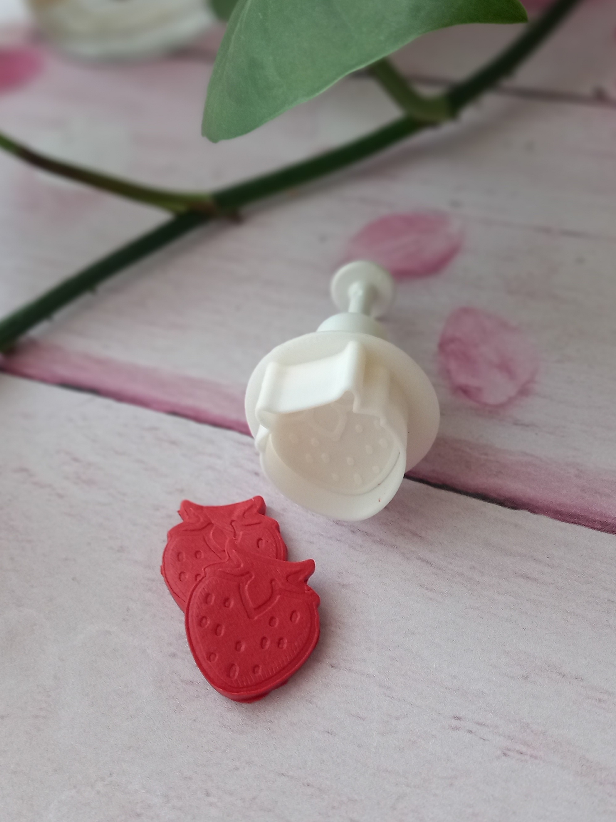 خرید کاتر فشاری توت فرنگی